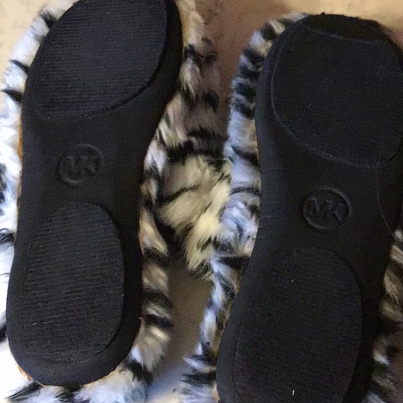 Michael Kors fuzzy slide slippers - Picture 3 of 6